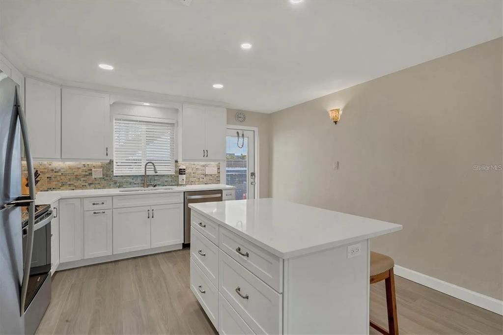 For Rent: $17,000 (2 beds, 2 baths, 1008 Square Feet)