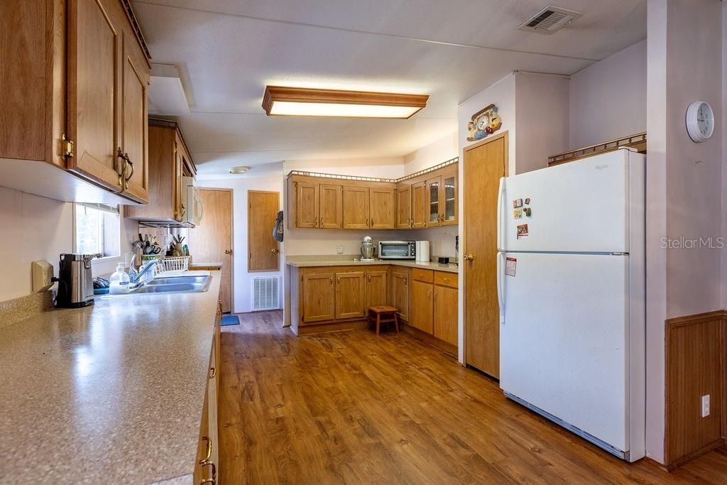 For Sale: $200,000 (3 beds, 2 baths, 1344 Square Feet)