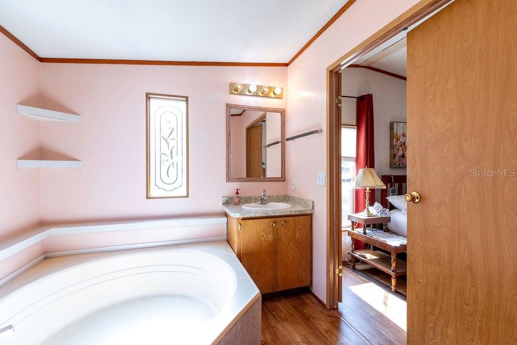 For Sale: $200,000 (3 beds, 2 baths, 1344 Square Feet)