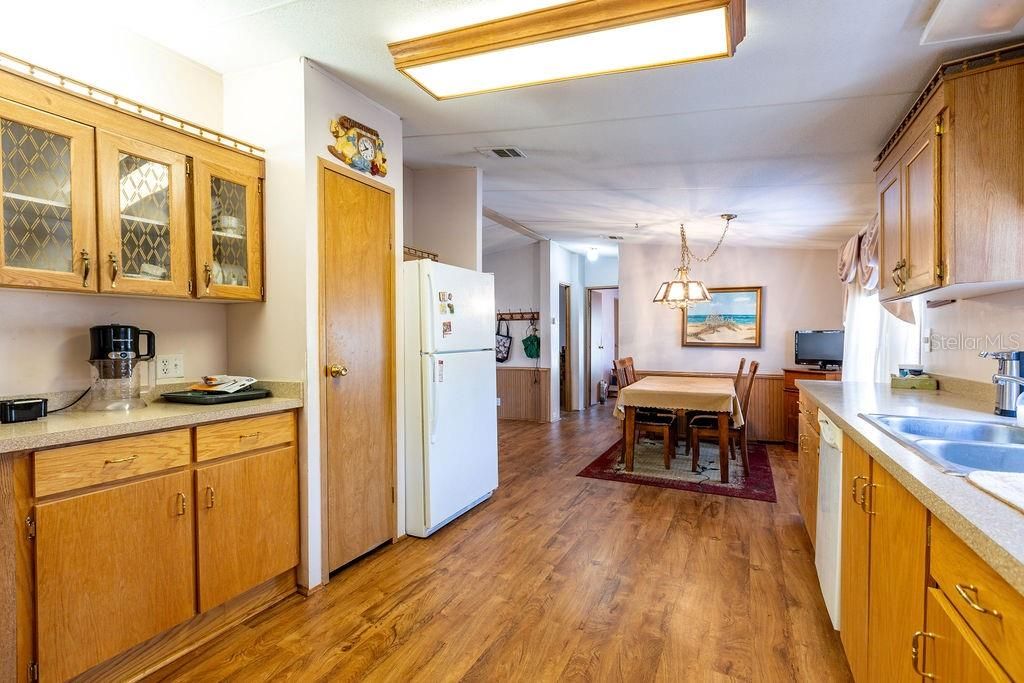 For Sale: $200,000 (3 beds, 2 baths, 1344 Square Feet)