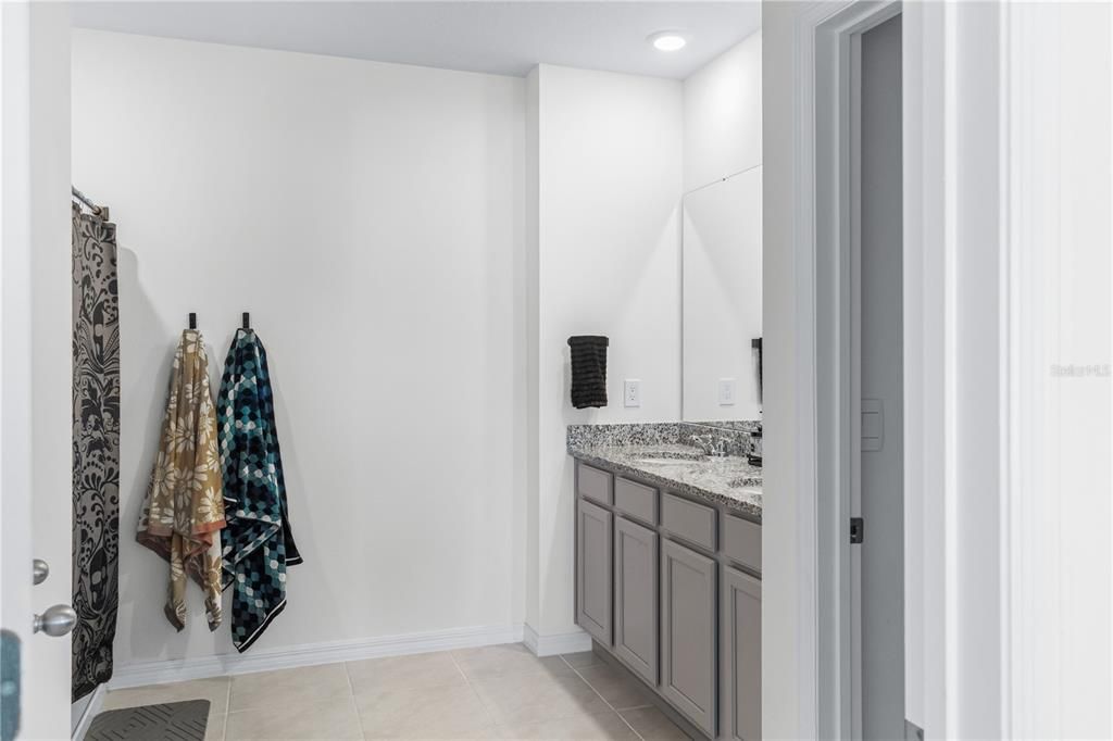 For Rent: $2,400 (5 beds, 3 baths, 2447 Square Feet)