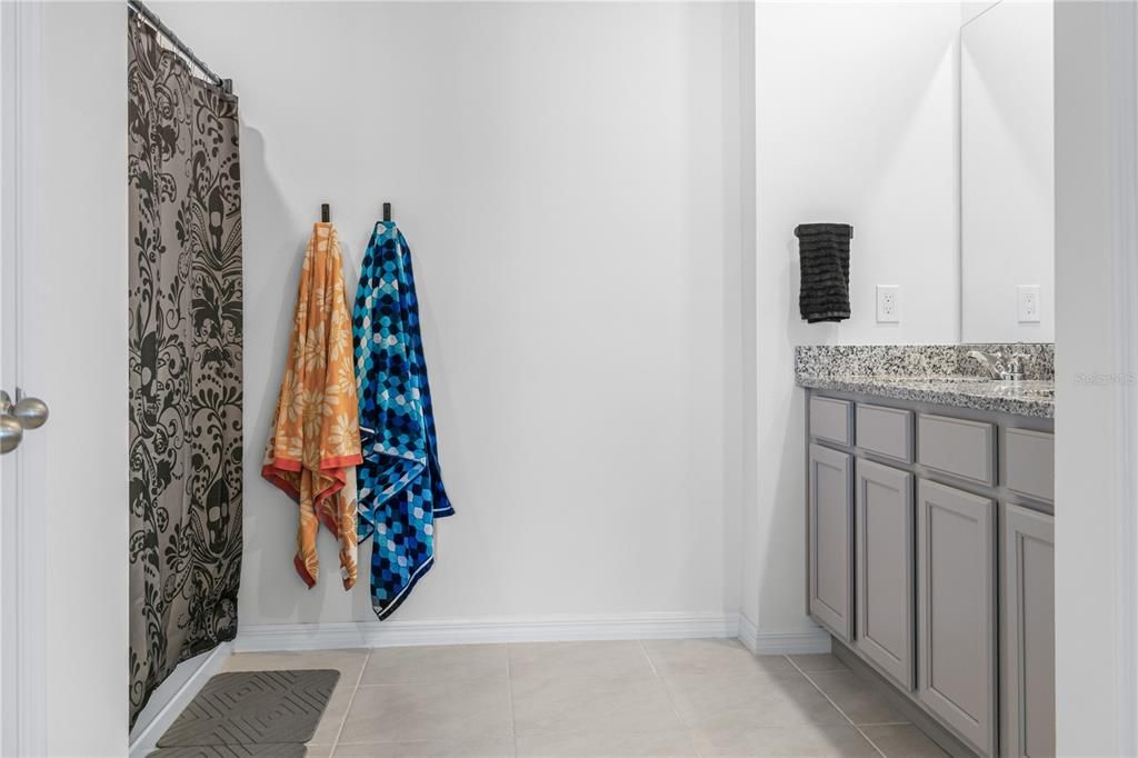 For Rent: $2,400 (5 beds, 3 baths, 2447 Square Feet)