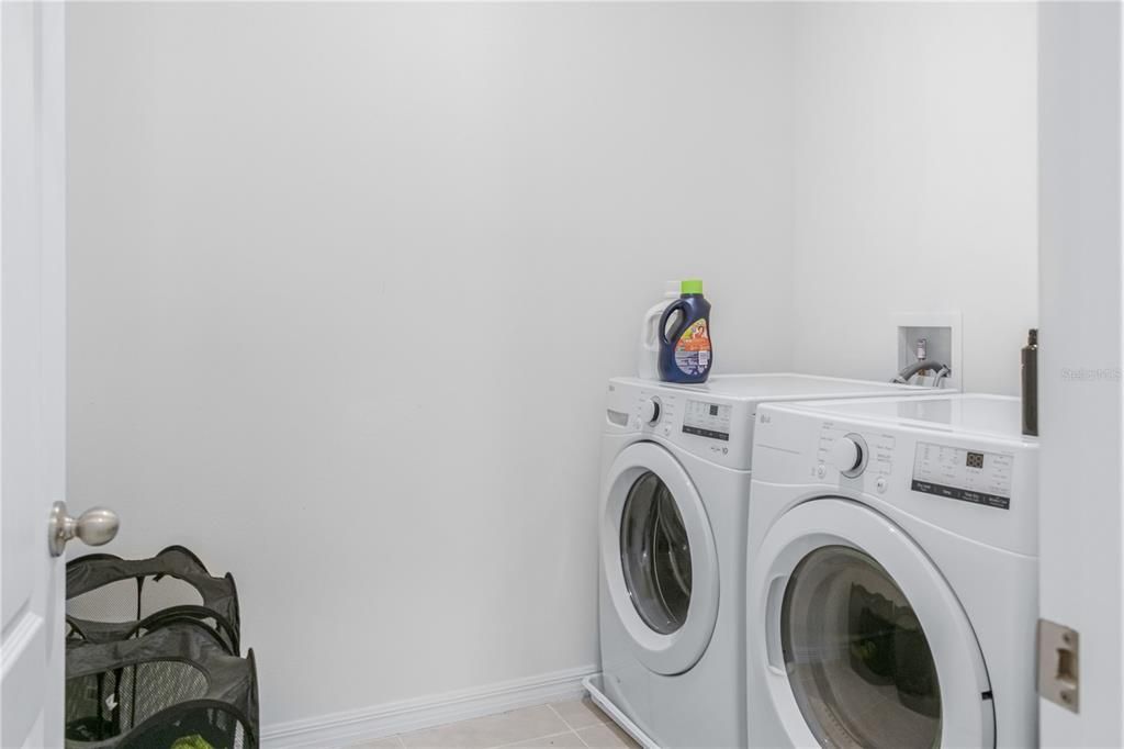 For Rent: $2,400 (5 beds, 3 baths, 2447 Square Feet)
