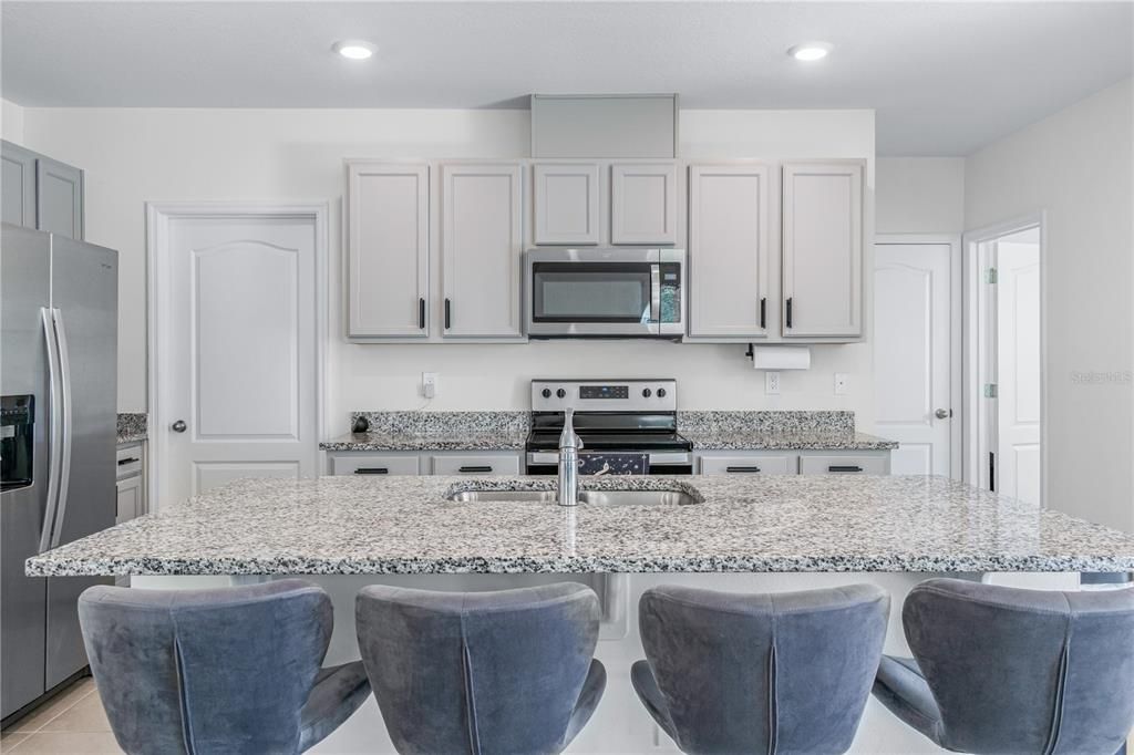 For Rent: $2,400 (5 beds, 3 baths, 2447 Square Feet)