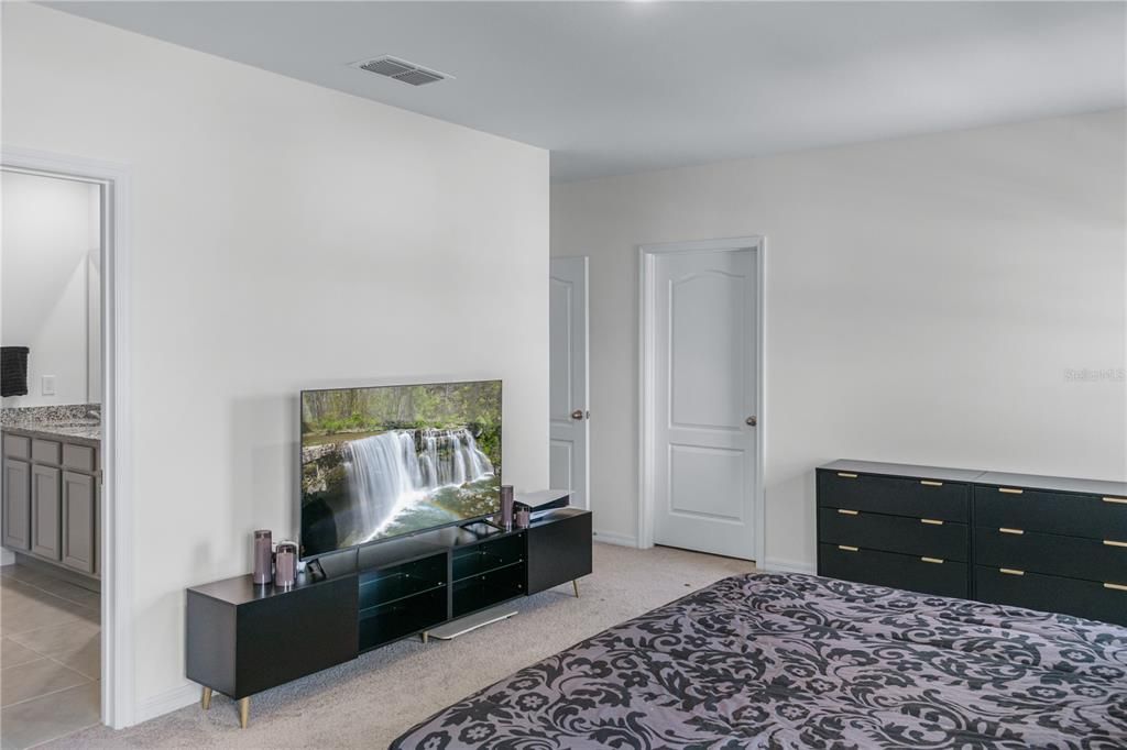 For Rent: $2,400 (5 beds, 3 baths, 2447 Square Feet)