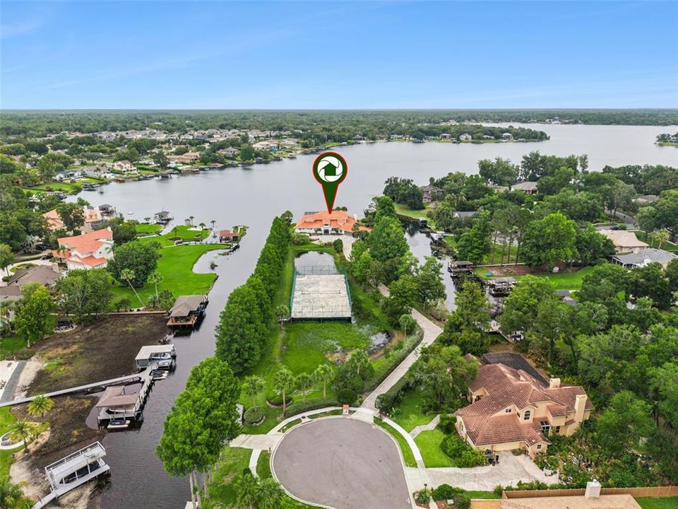 Под контрактом: $2,000,000 (4 спален, 5 ванн, 4982 Квадратных фут)