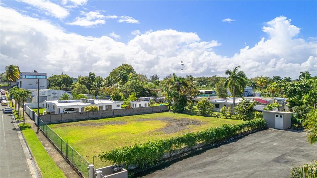 На продажу: $910,000 (0.25 acres)