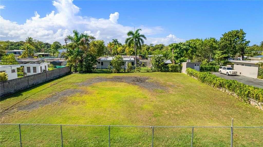 На продажу: $910,000 (0.25 acres)