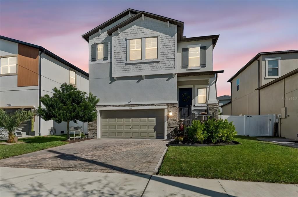 Vendido Recientemente: $665,000 (4 camas, 3 baños, 2508 Pies cuadrados)