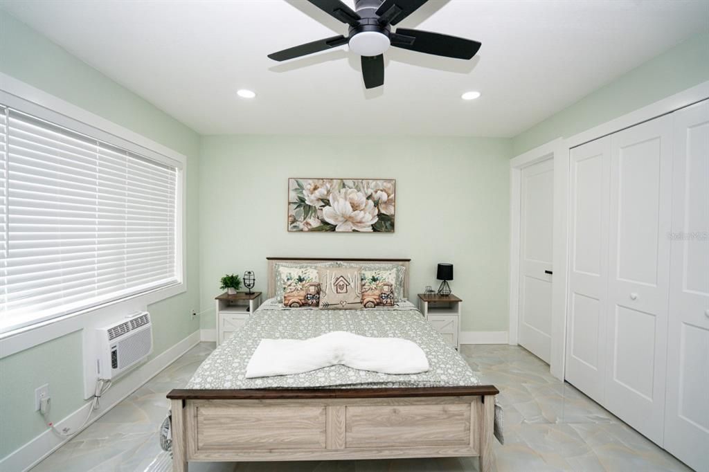 For Sale: $98,990 (1 beds, 1 baths, 336 Square Feet)