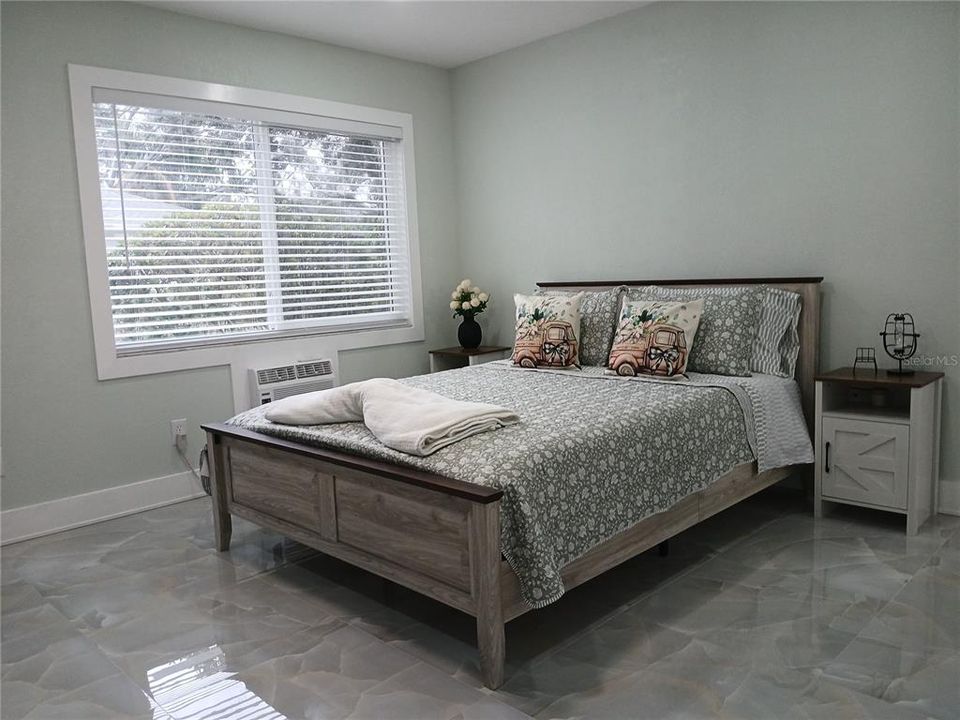 For Sale: $98,990 (1 beds, 1 baths, 336 Square Feet)