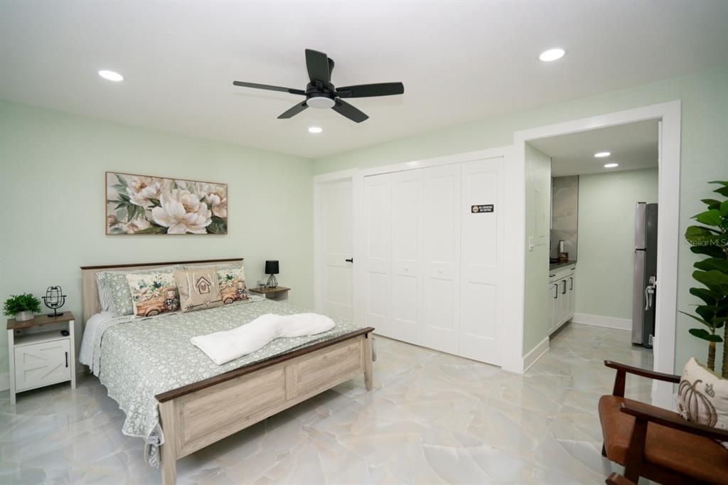 For Sale: $98,990 (1 beds, 1 baths, 336 Square Feet)