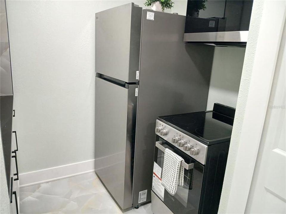 For Sale: $98,990 (1 beds, 1 baths, 336 Square Feet)