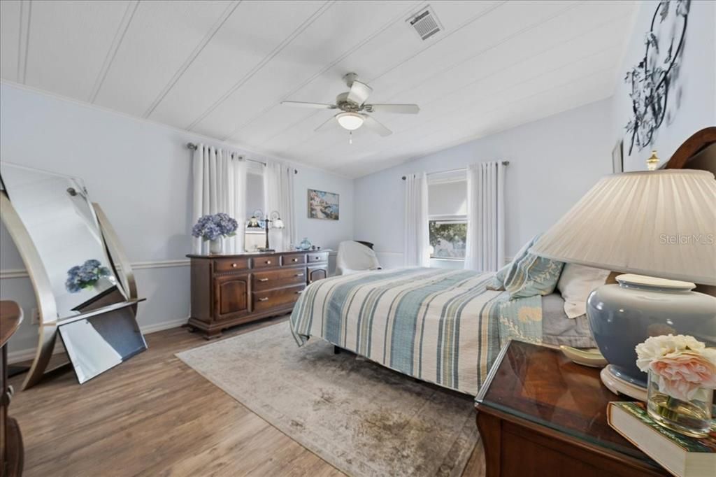 Active With Contract: $219,000 (2 beds, 2 baths, 1191 Square Feet)