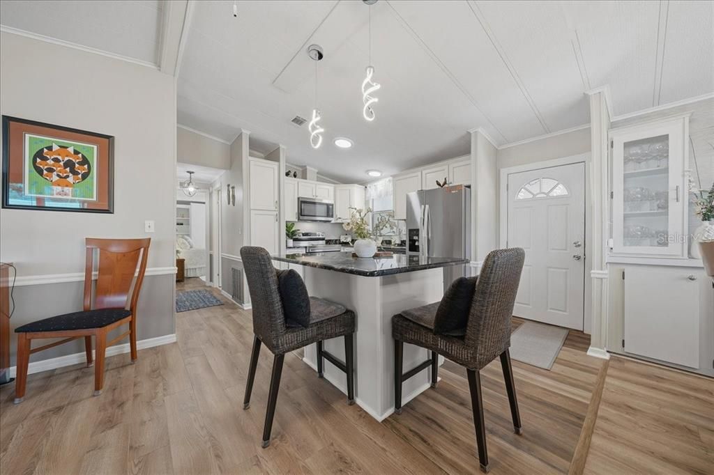 Active With Contract: $219,000 (2 beds, 2 baths, 1191 Square Feet)