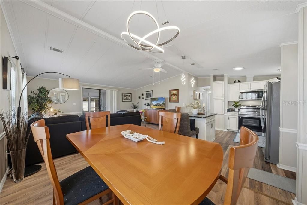 Active With Contract: $219,000 (2 beds, 2 baths, 1191 Square Feet)
