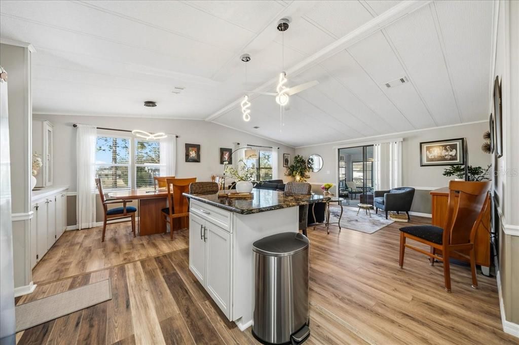 Active With Contract: $219,000 (2 beds, 2 baths, 1191 Square Feet)
