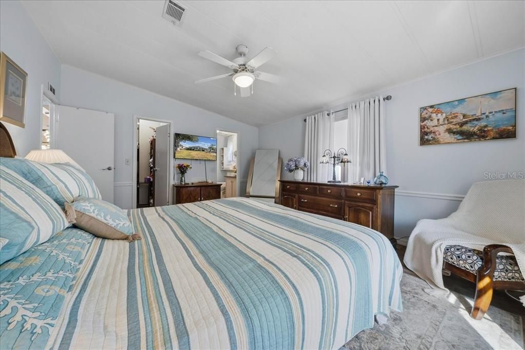 Active With Contract: $219,000 (2 beds, 2 baths, 1191 Square Feet)