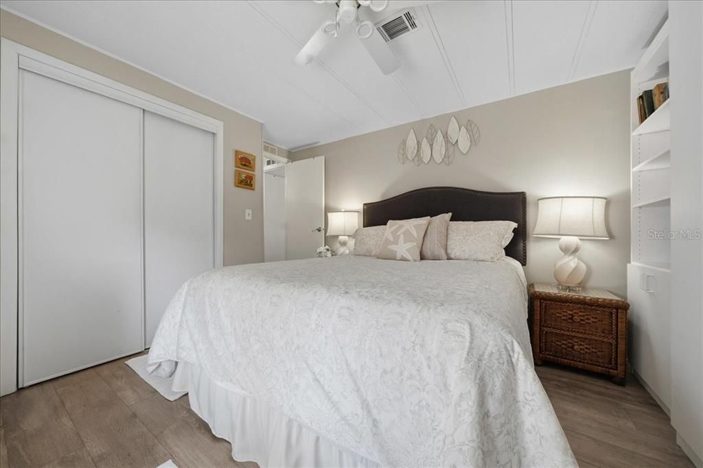 Active With Contract: $219,000 (2 beds, 2 baths, 1191 Square Feet)