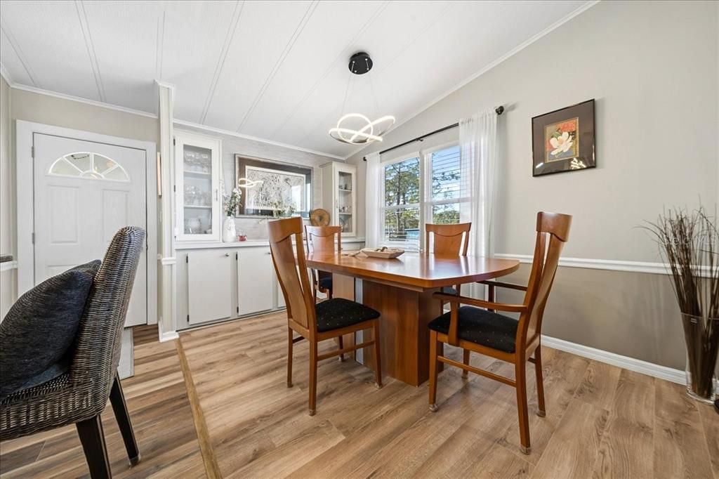 Active With Contract: $219,000 (2 beds, 2 baths, 1191 Square Feet)