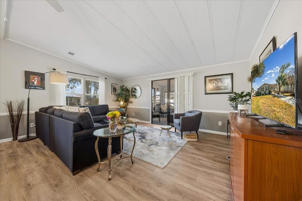 Active With Contract: $219,000 (2 beds, 2 baths, 1191 Square Feet)