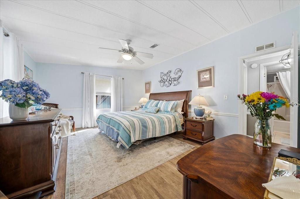 Active With Contract: $219,000 (2 beds, 2 baths, 1191 Square Feet)