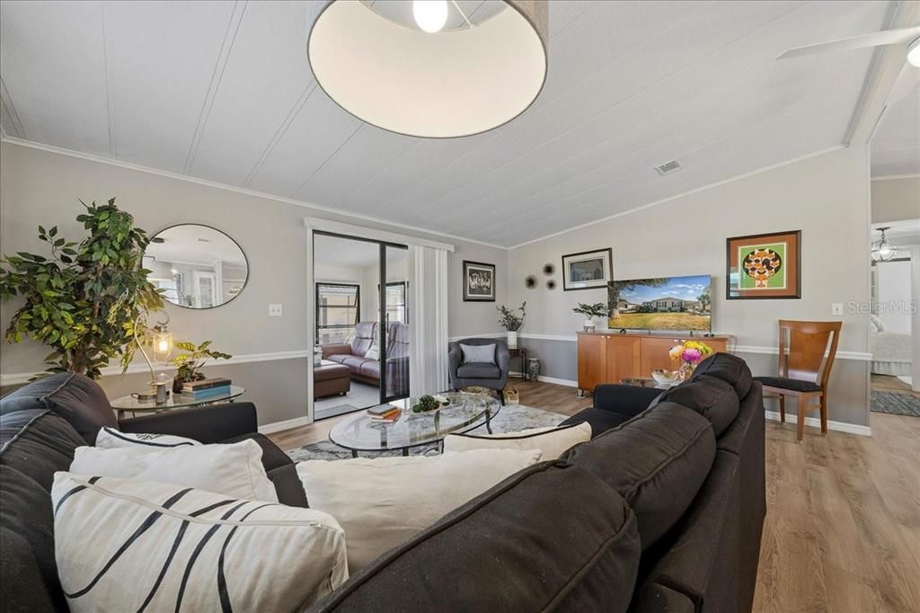 Active With Contract: $219,000 (2 beds, 2 baths, 1191 Square Feet)