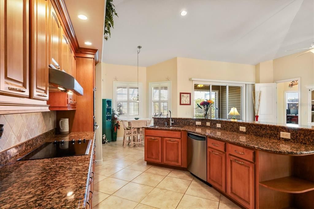 Activo con contrato: $429,900 (3 camas, 2 baños, 2007 Pies cuadrados)