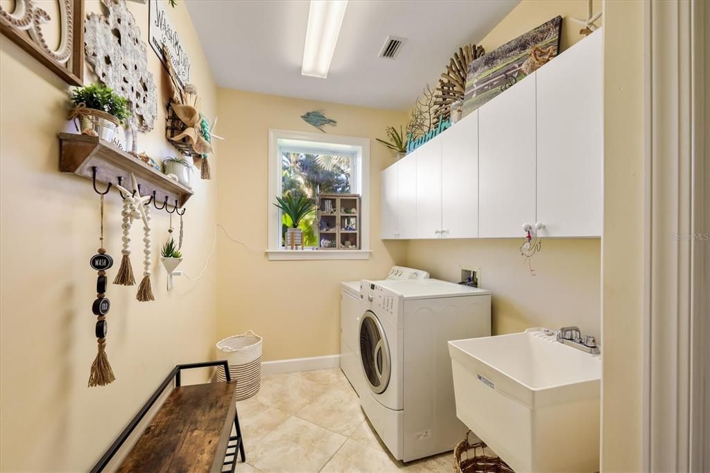 Activo con contrato: $429,900 (3 camas, 2 baños, 2007 Pies cuadrados)
