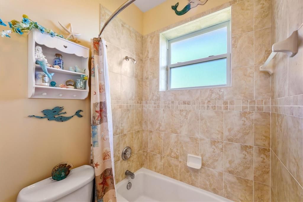 Activo con contrato: $429,900 (3 camas, 2 baños, 2007 Pies cuadrados)