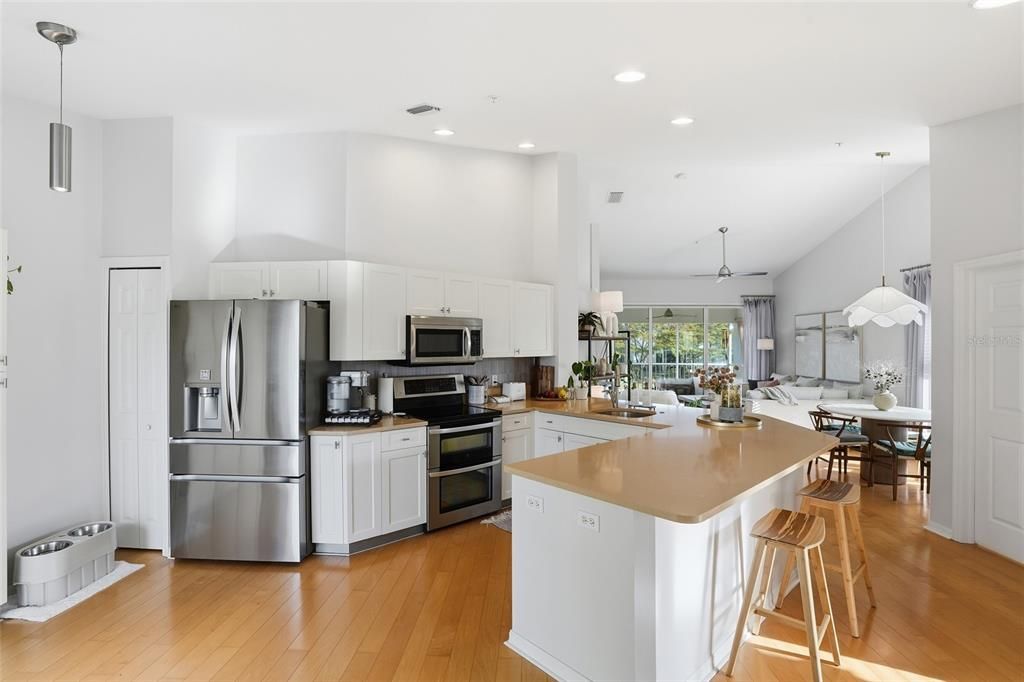 На продажу: $439,900 (2 спален, 2 ванн, 1659 Квадратных фут)