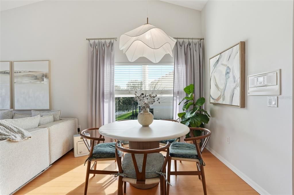 На продажу: $439,900 (2 спален, 2 ванн, 1659 Квадратных фут)