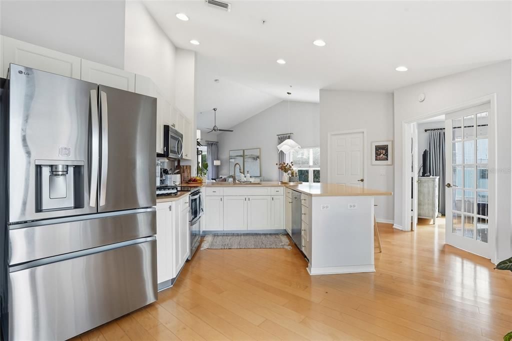 На продажу: $439,900 (2 спален, 2 ванн, 1659 Квадратных фут)