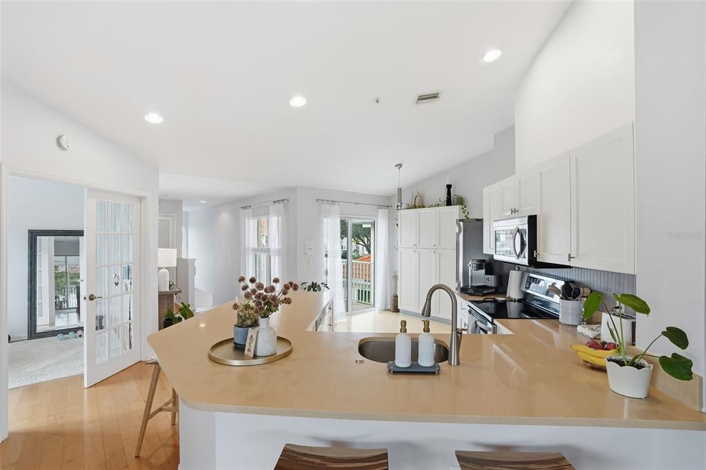 На продажу: $439,900 (2 спален, 2 ванн, 1659 Квадратных фут)