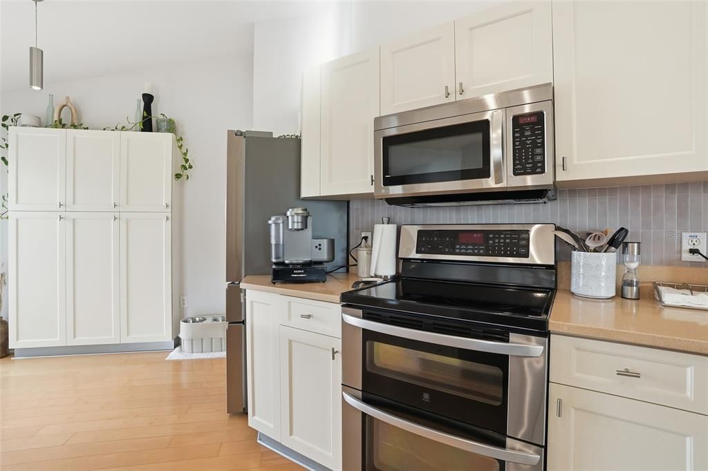 На продажу: $439,900 (2 спален, 2 ванн, 1659 Квадратных фут)