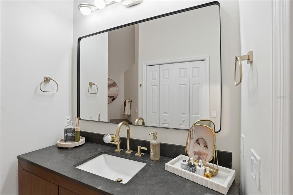 На продажу: $439,900 (2 спален, 2 ванн, 1659 Квадратных фут)