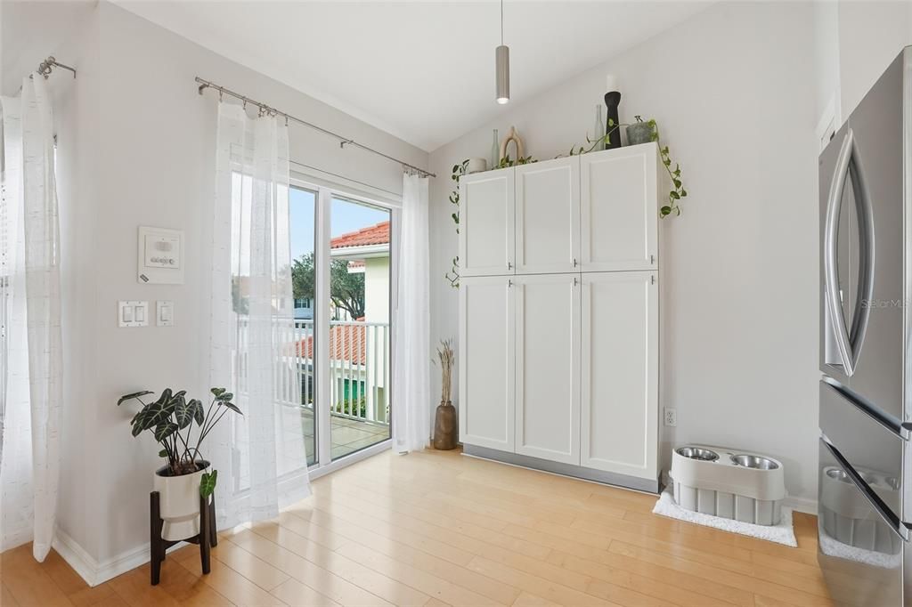 На продажу: $439,900 (2 спален, 2 ванн, 1659 Квадратных фут)