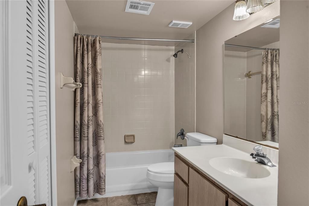 Под контрактом: $179,900 (2 спален, 2 ванн, 1080 Квадратных фут)