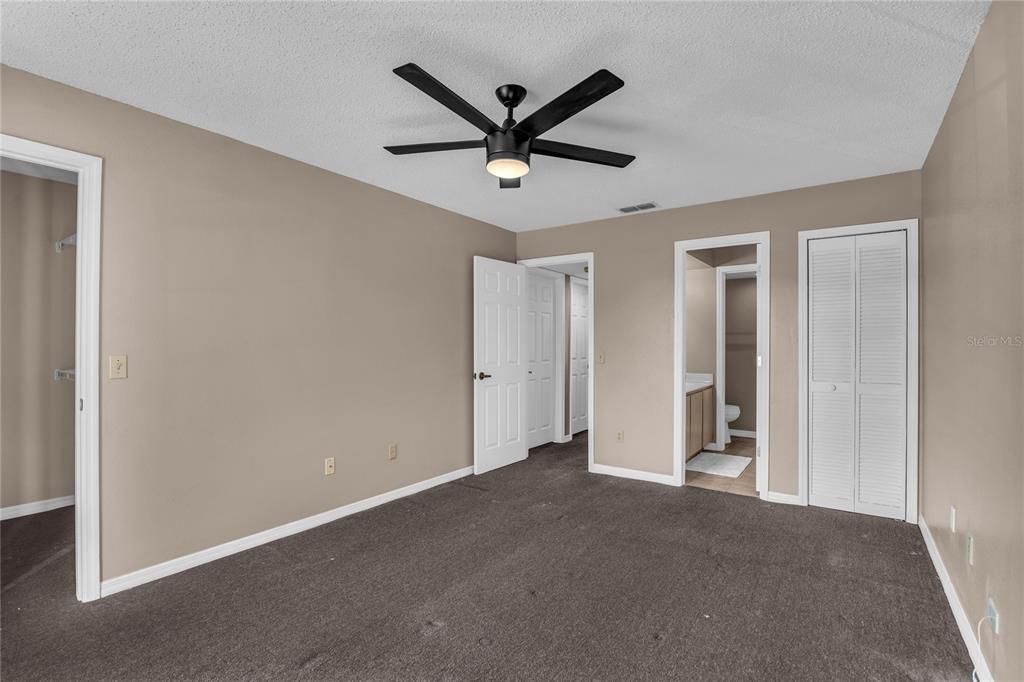 Под контрактом: $179,900 (2 спален, 2 ванн, 1080 Квадратных фут)