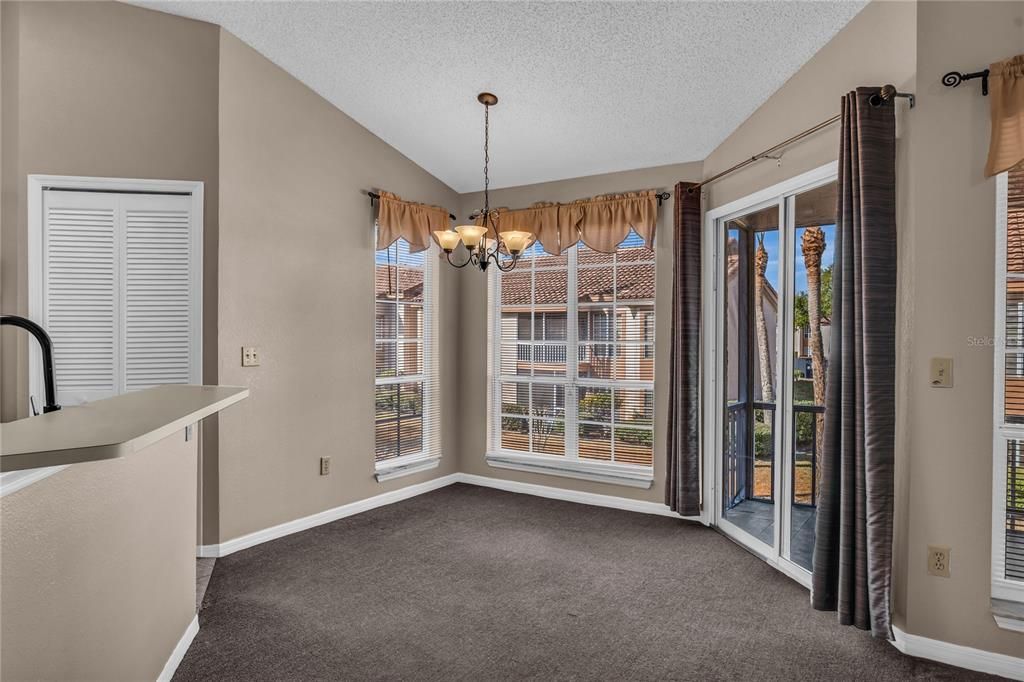 Под контрактом: $179,900 (2 спален, 2 ванн, 1080 Квадратных фут)