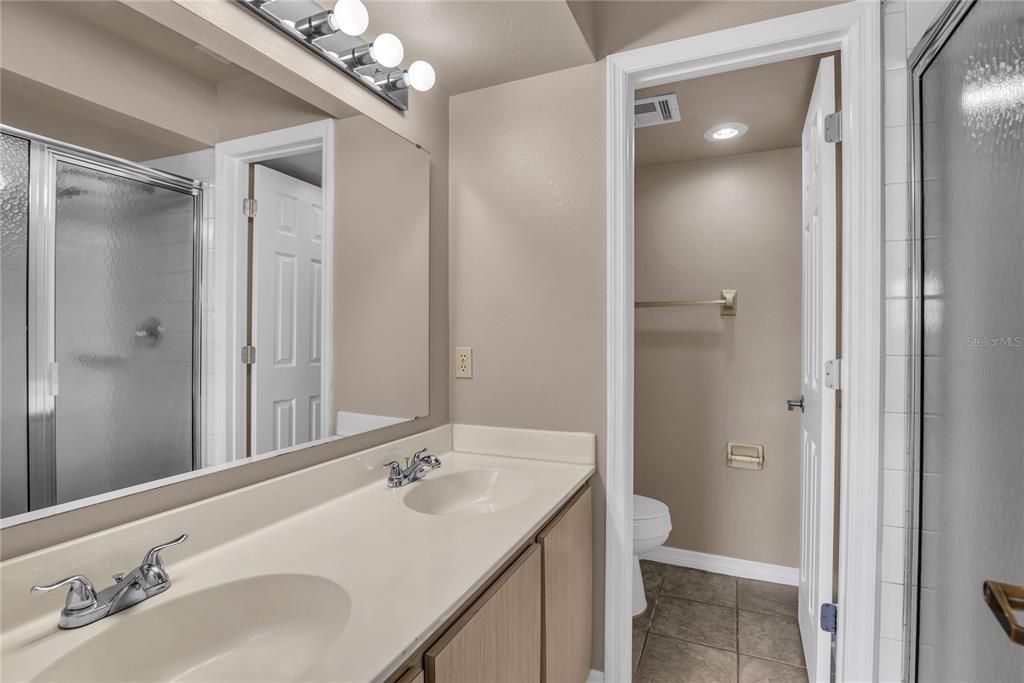 Под контрактом: $179,900 (2 спален, 2 ванн, 1080 Квадратных фут)