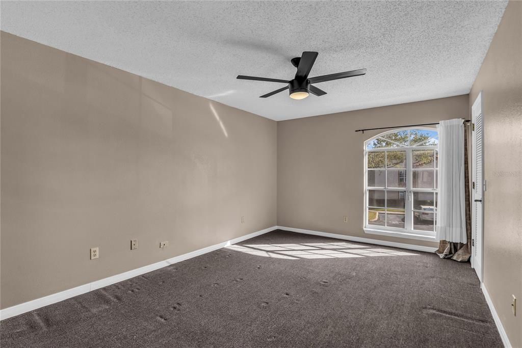 Под контрактом: $179,900 (2 спален, 2 ванн, 1080 Квадратных фут)