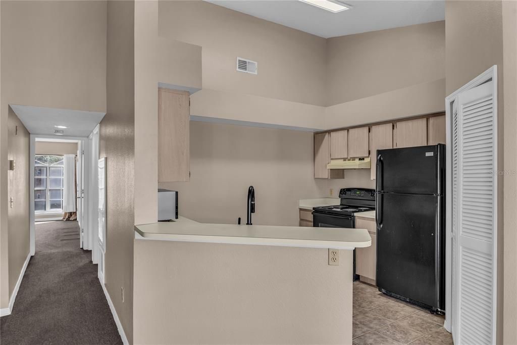 Под контрактом: $179,900 (2 спален, 2 ванн, 1080 Квадратных фут)