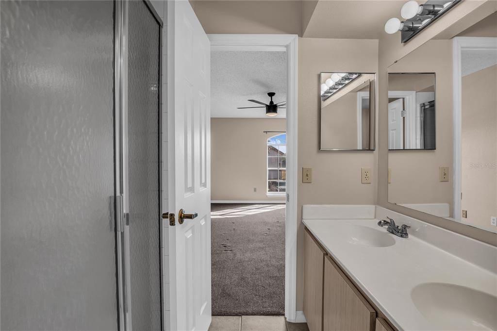 Под контрактом: $179,900 (2 спален, 2 ванн, 1080 Квадратных фут)