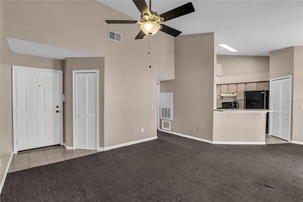 Под контрактом: $179,900 (2 спален, 2 ванн, 1080 Квадратных фут)