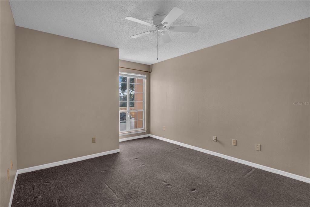 Под контрактом: $179,900 (2 спален, 2 ванн, 1080 Квадратных фут)