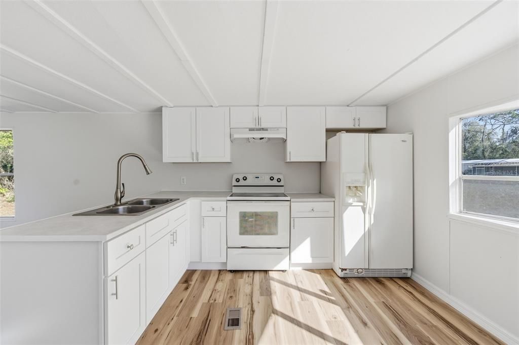 For Sale: $99,999 (2 beds, 1 baths, 767 Square Feet)