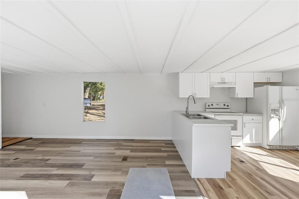 For Sale: $99,999 (2 beds, 1 baths, 767 Square Feet)