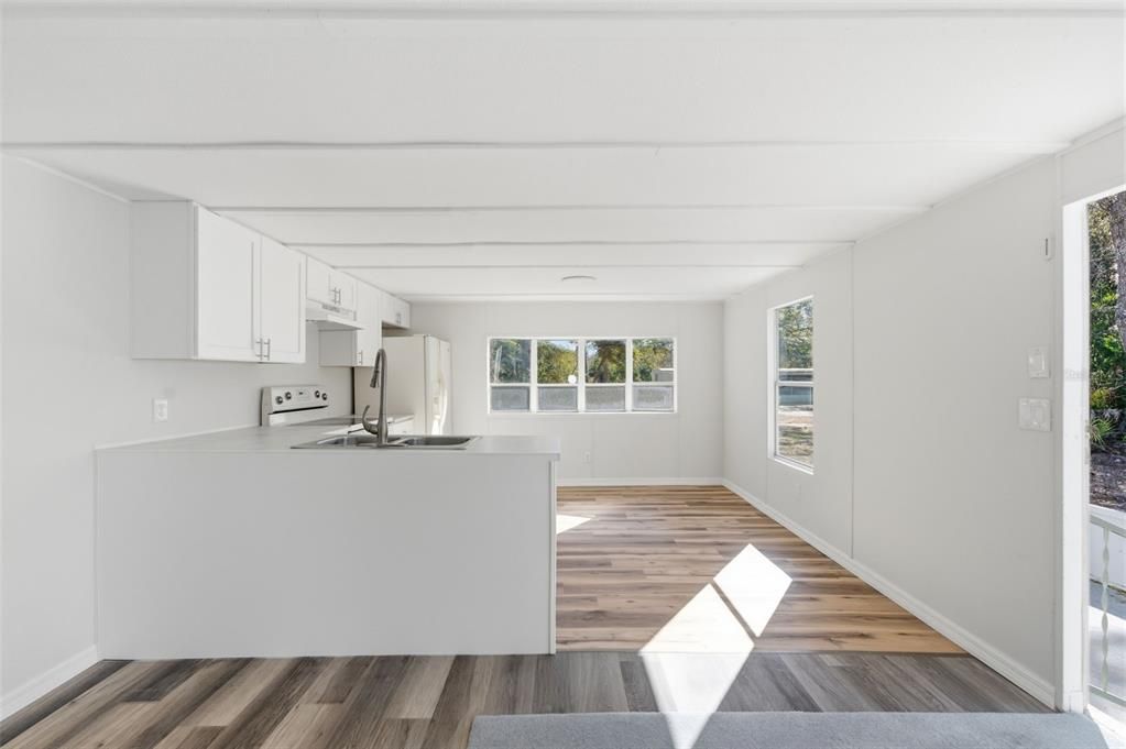 For Sale: $99,999 (2 beds, 1 baths, 767 Square Feet)
