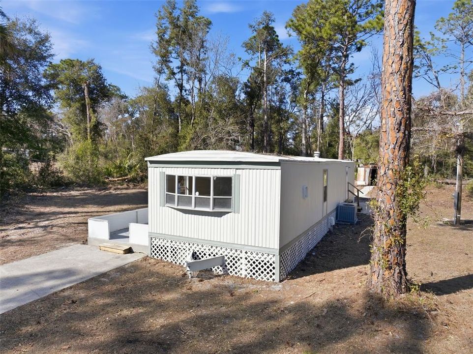 For Sale: $99,999 (2 beds, 1 baths, 767 Square Feet)